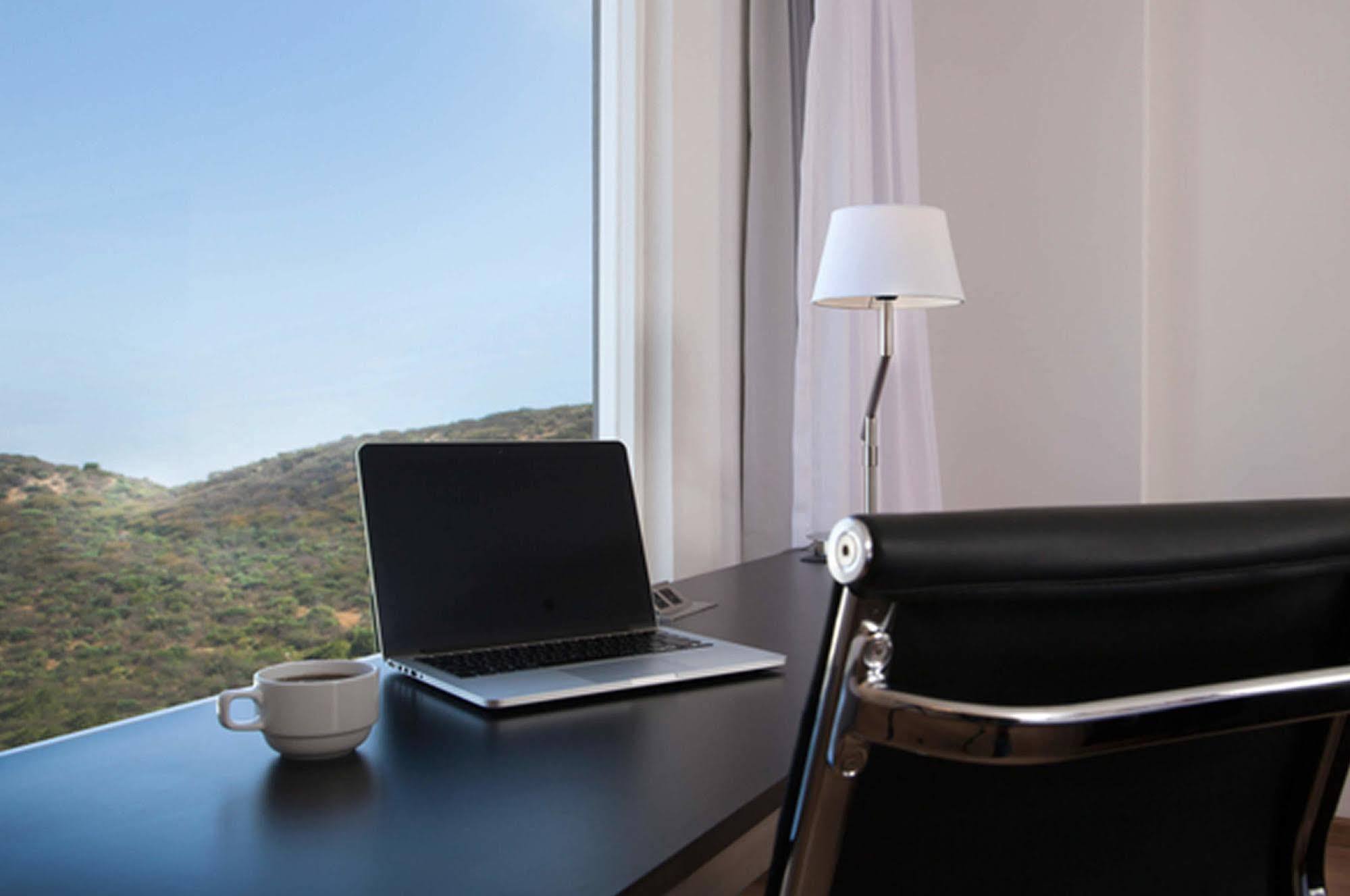 Fiesta Otay Aeropuerto Hotel 4*