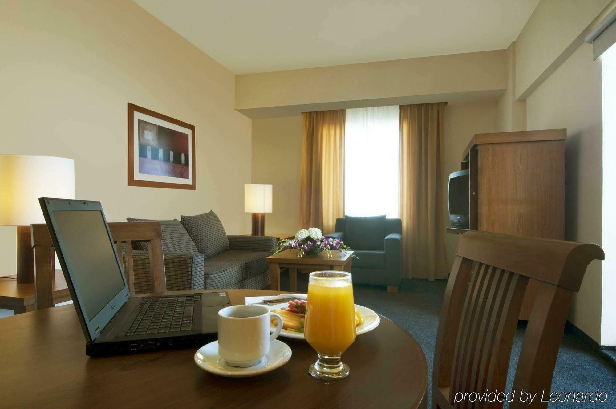 Fiesta Otay Aeropuerto 4*